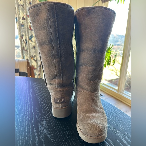 Like New ! UGG Fur Foldover Boot in Grey - Picture 5 of 6